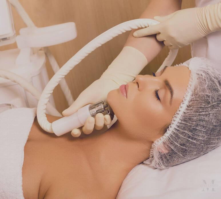 Body and face contouring treatment at Minh Lashes Beauty Clinic – Non-surgical body sculpting and facial shaping.